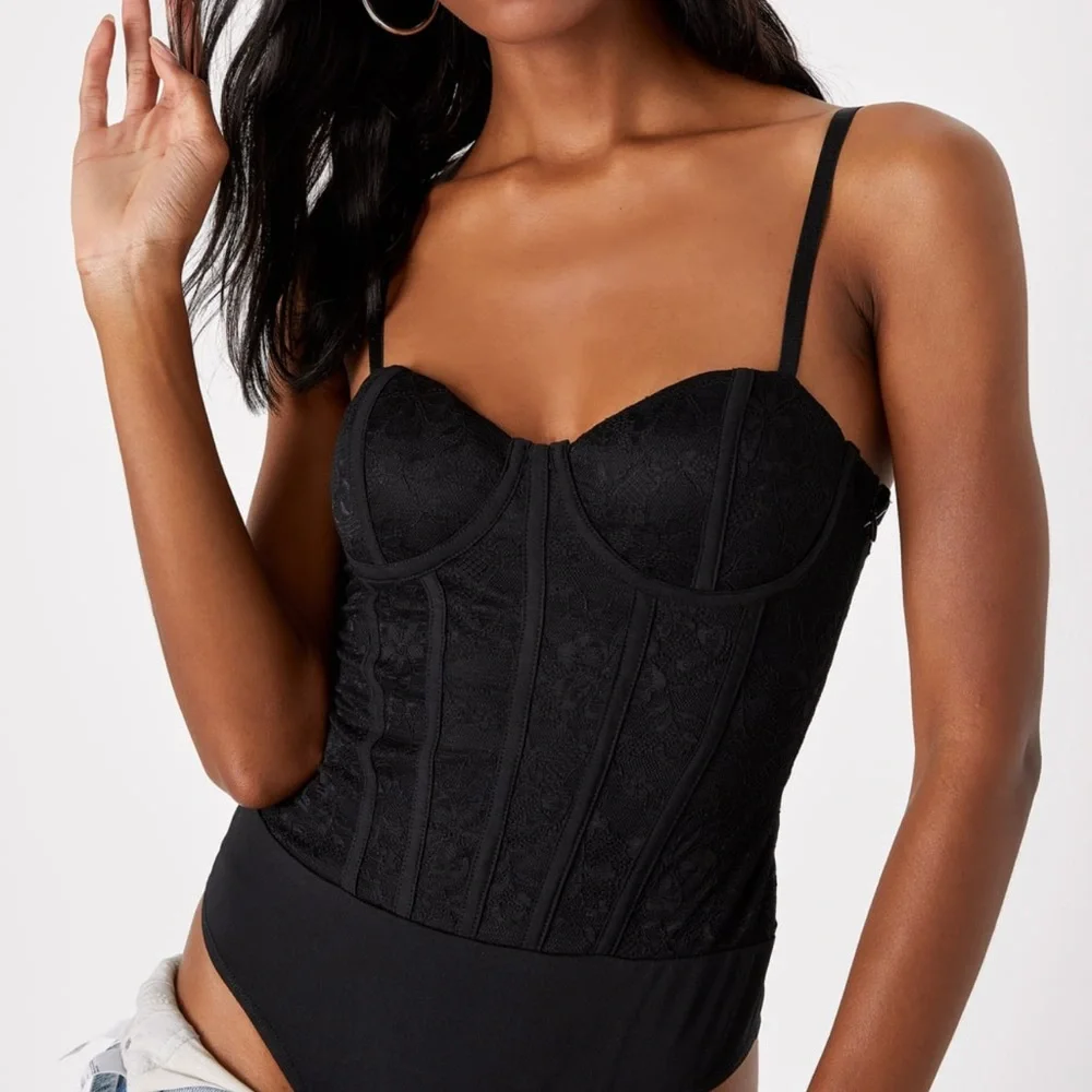 Lulu’s Elegant Black Lace Bodysuit size S - Picture 3 of 8